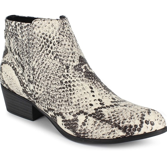 UNIONBAY Shoes - UNIONBAY TIPPER Ankle Booties Faux Snakeskin Print Almond Toe Size 8